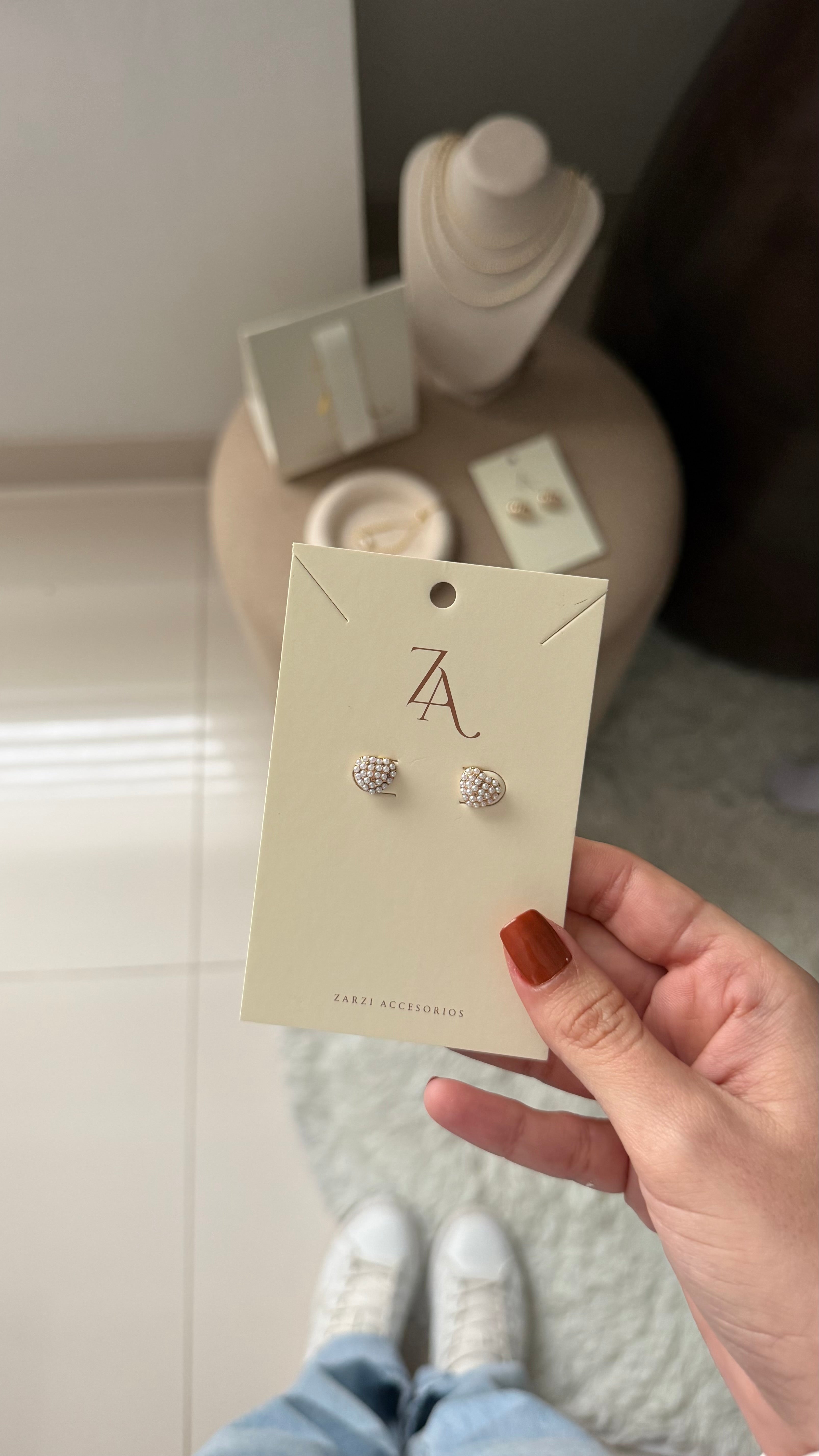 Aretes corazón con mini perlitas